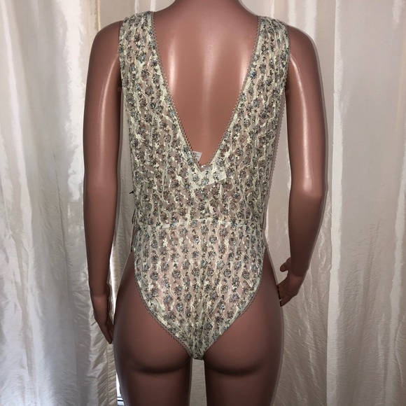 💖Lace Day Dream Bodysuit💖 - Picture 3 of 4